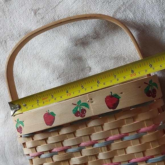 Vintage wicker strawberry apple wall baskets wall hanging farmhouse - Picture 6 of 7